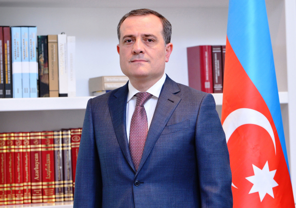 Təhsil naziri Ceyhun Bayramovun məzunlara təbriki